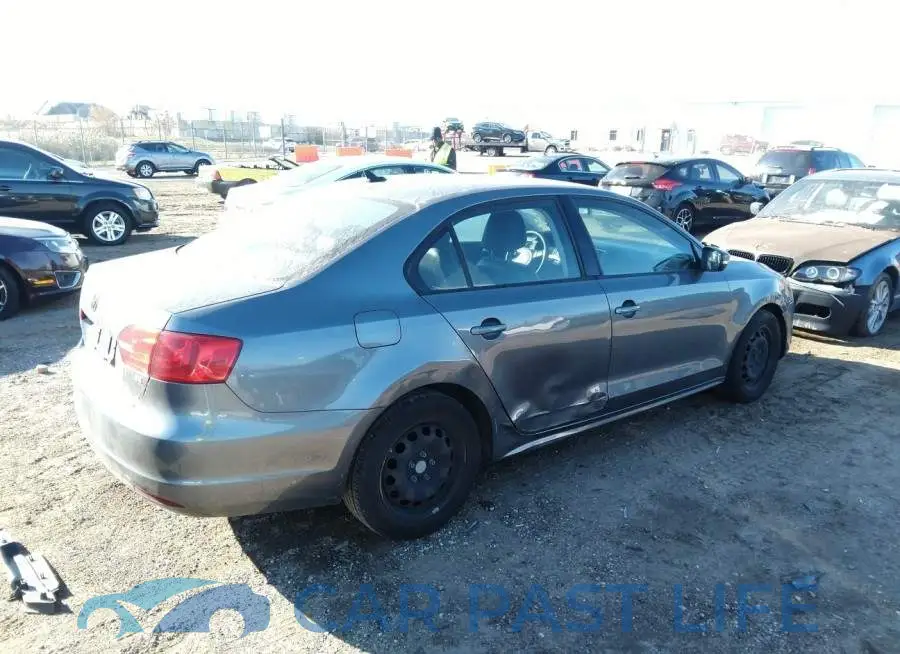 3VWD17AJ3EM262076# 4