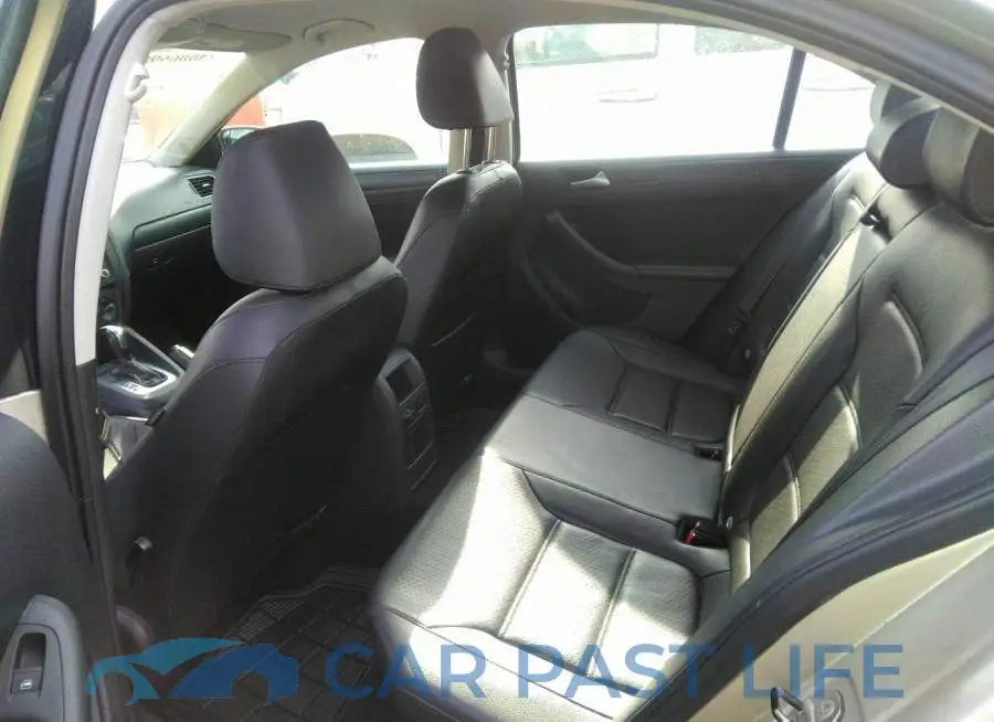 3VWD17AJ7EM263585# 8