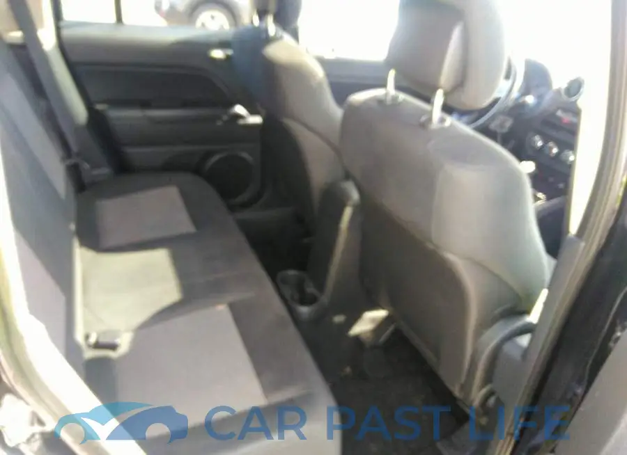 1C4NJRFB7CD513162# 8