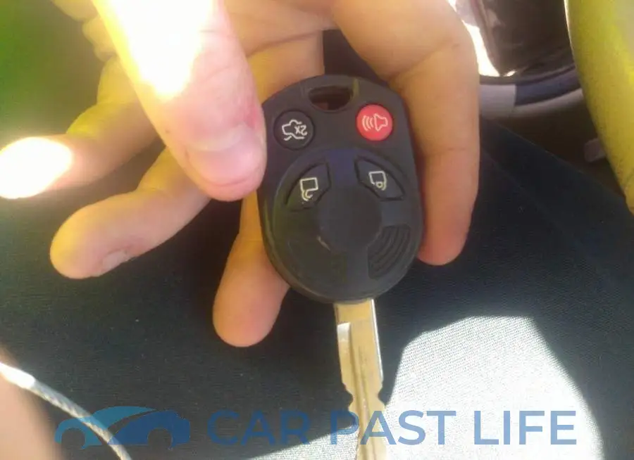 1FMCU0EG2CKA83717# 11