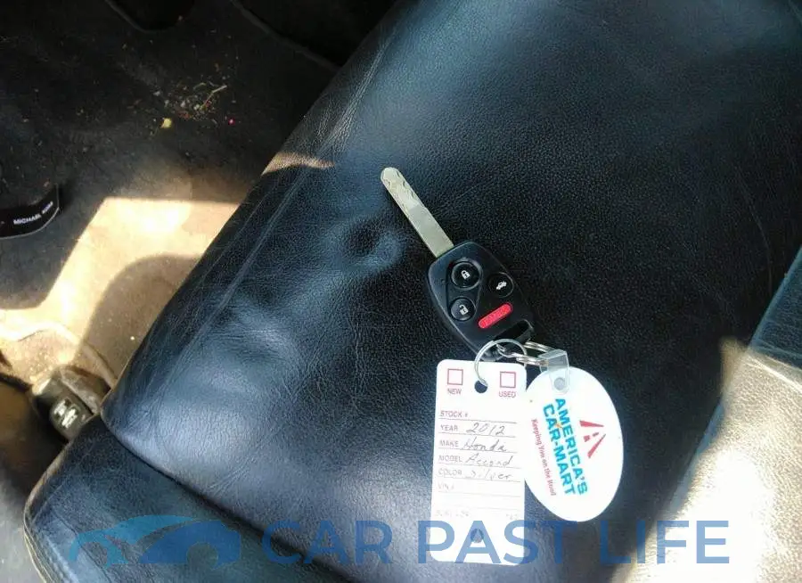 1HGCP2F60CA189670# 11