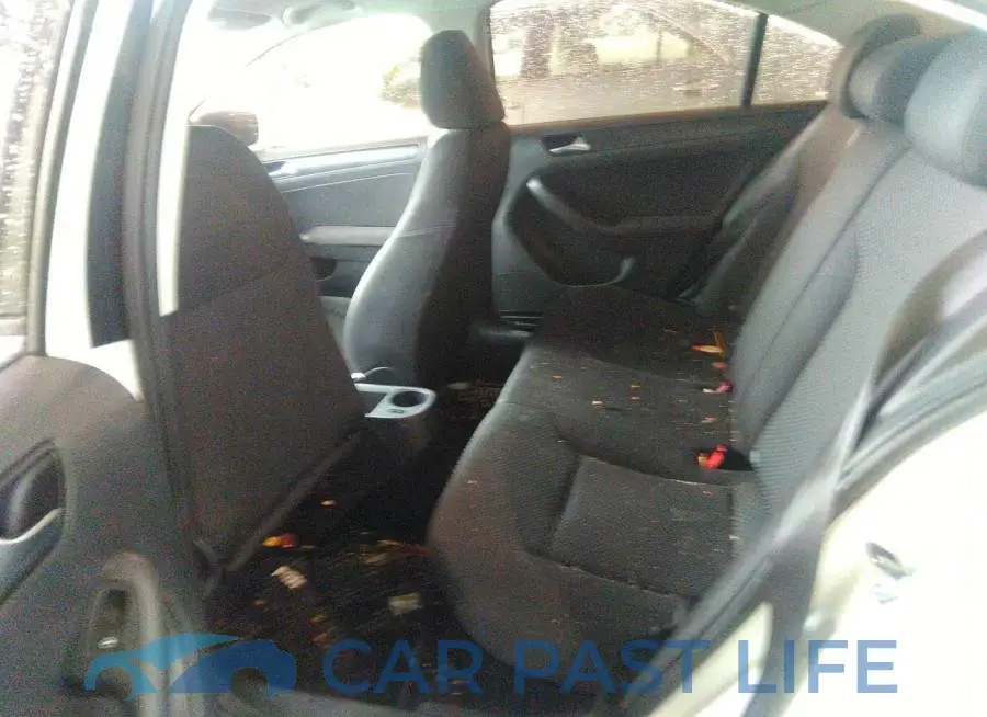 3VW2K7AJ3CM413466# 8