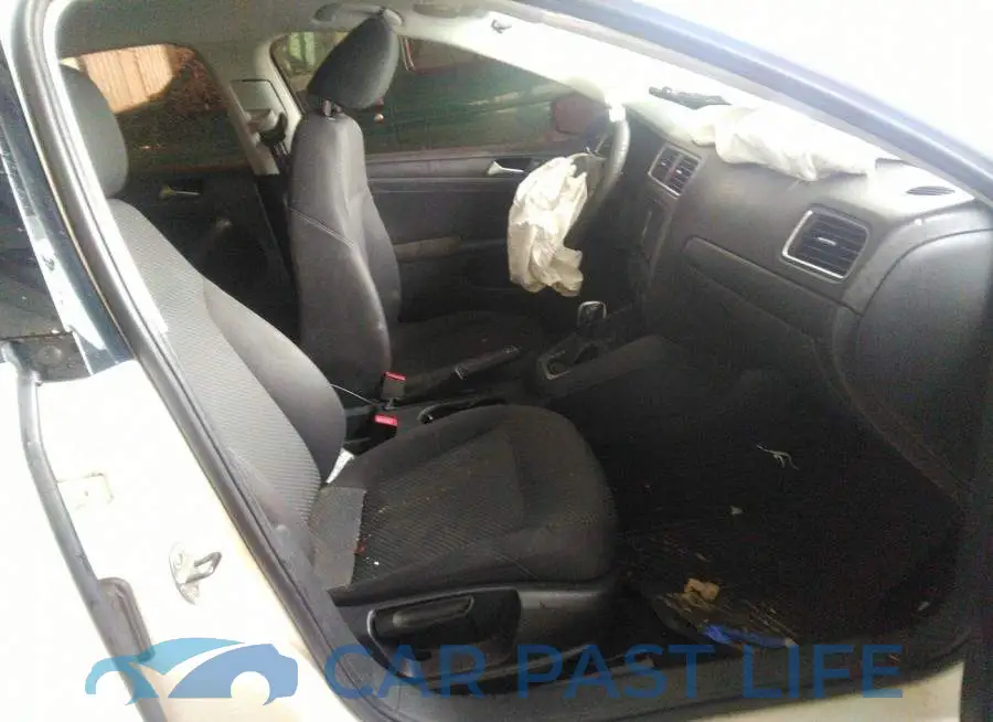 3VW2K7AJ3CM413466# 5