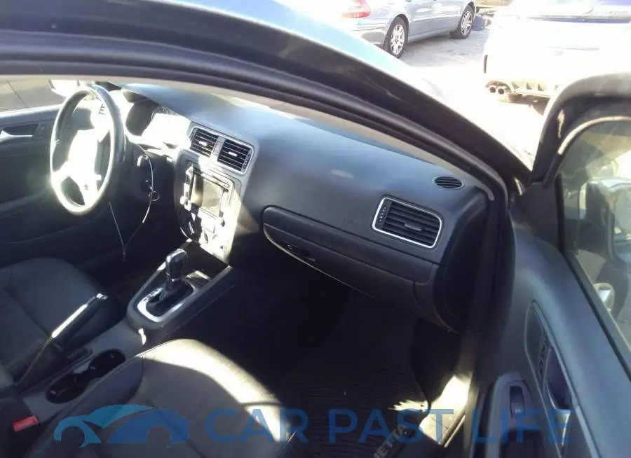 3VWDP7AJ6CM399993# 5