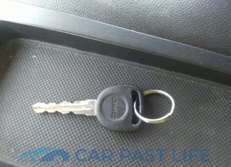 1GKS1LE04CR101370# 11