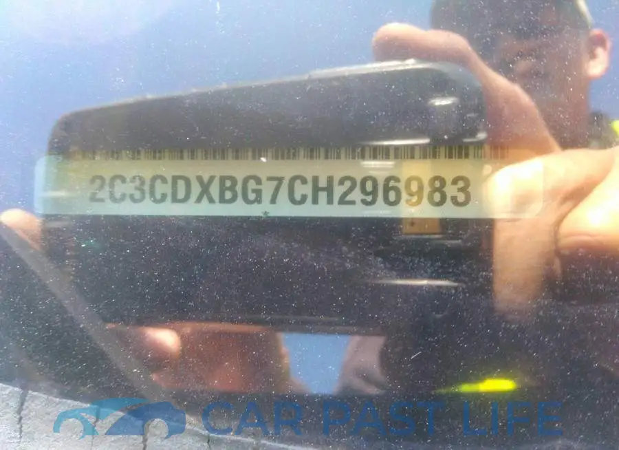 2C3CDXBG7CH296983# 9