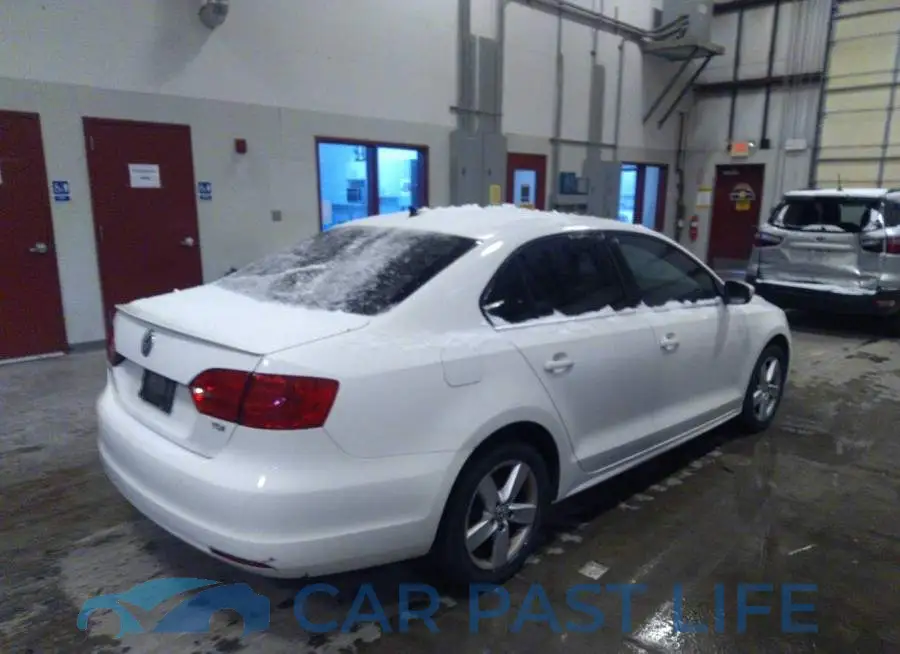 3VWLL7AJ8CM367697# 4