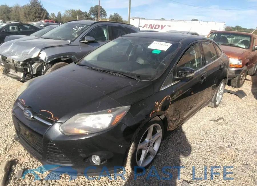 1FAHP3J24CL411748# 2