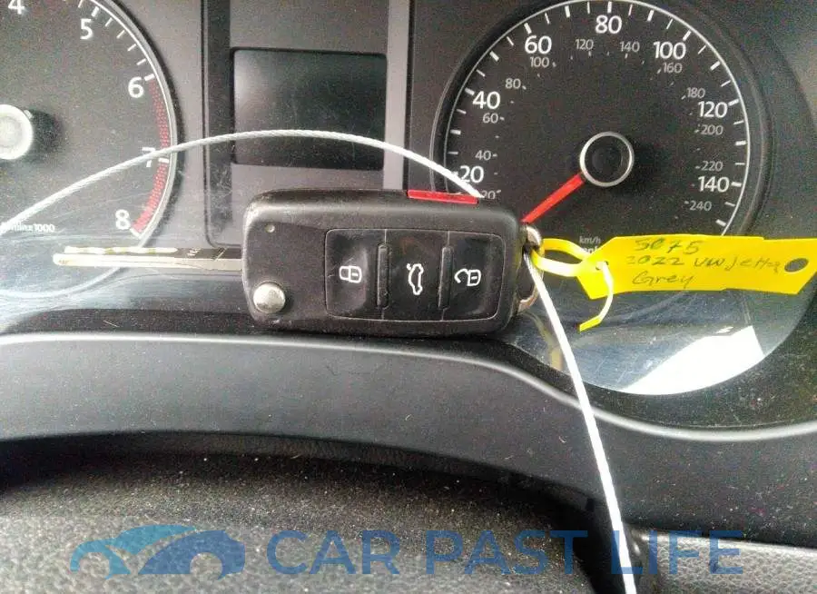 3VW1K7AJ1CM352923# 11