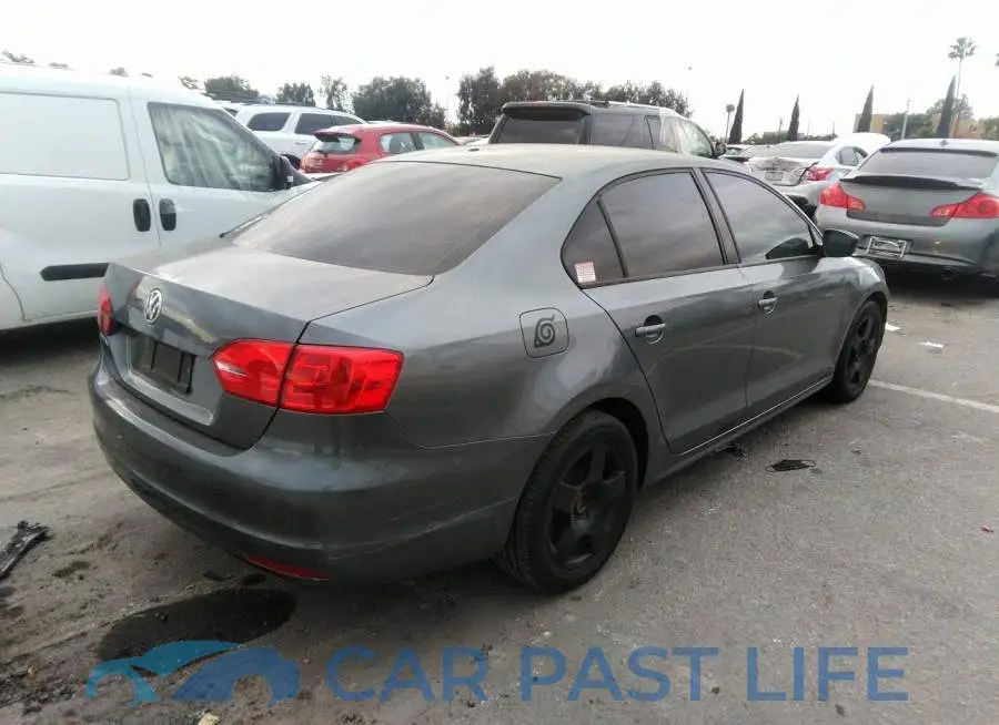 3VW1K7AJ1CM352923# 4