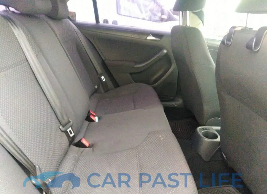3VW1K7AJ1CM352923# 8