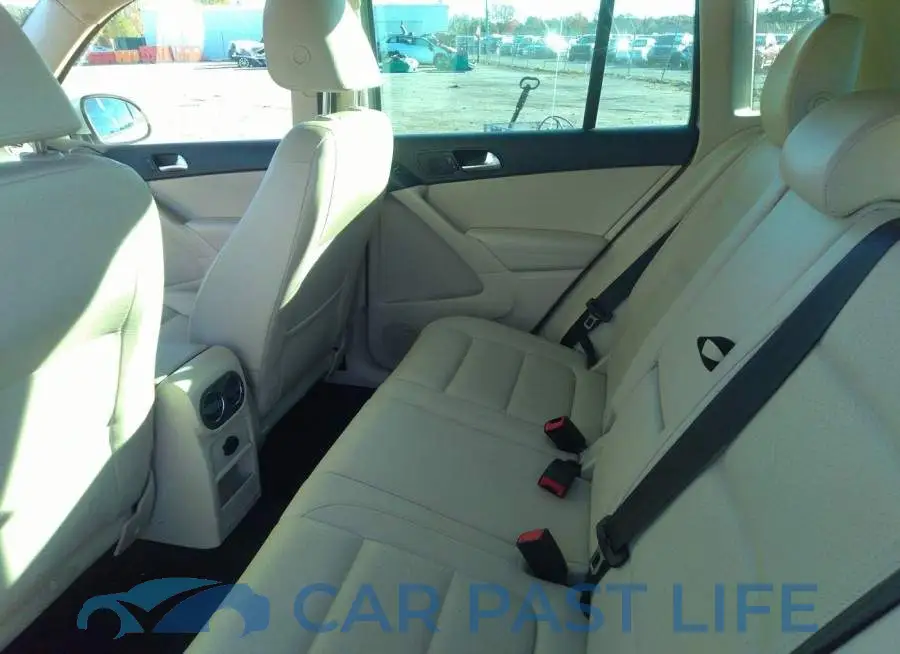 WVGAV7AXXCW610950# 8