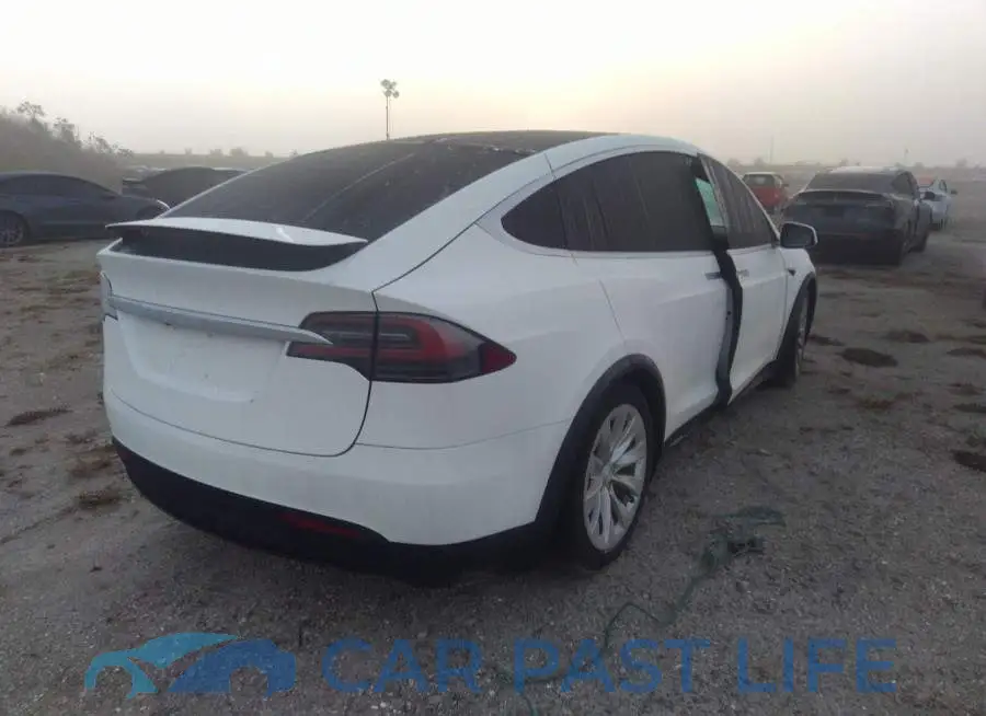 5YJXCDE27JF103992# 4