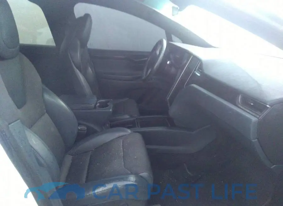 5YJXCDE27JF103992# 5