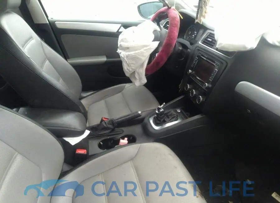 3VW637AJ9DM311105# 5