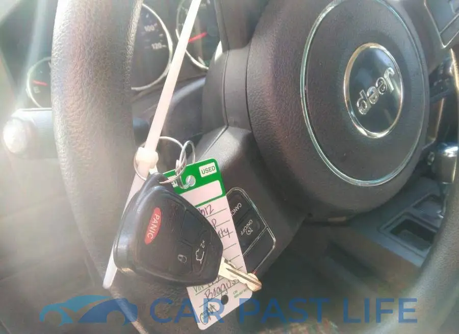 1C4PJLAK9CW113489# 11
