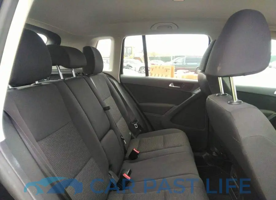 WVGAV7AX6CW549340# 8