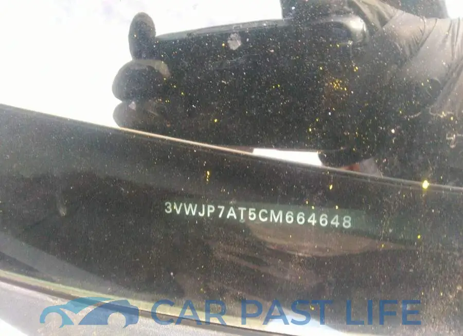 3VWJP7AT5CM664648# 9