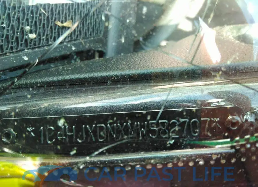 1C4HJXDNXMW582707# 9
