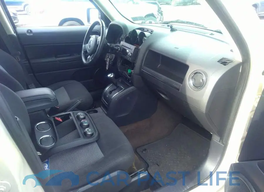1C4NJRFB2HD177671# 5