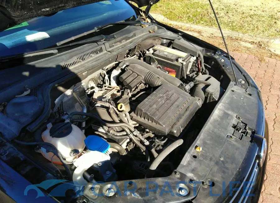 3VW2B7AJ9HM214879# 10