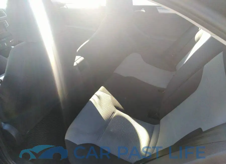 3VW2B7AJ9HM214879# 8