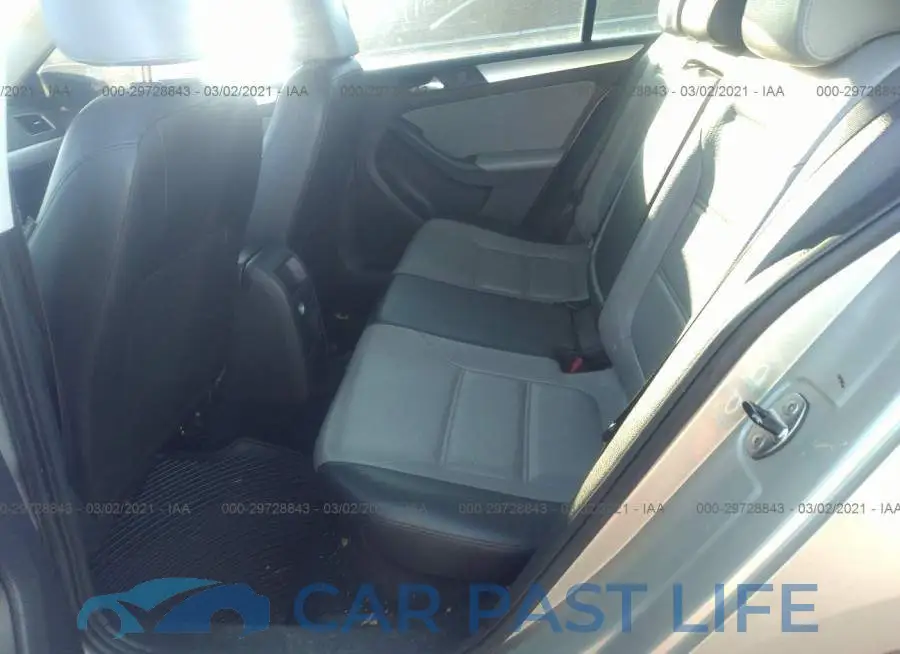 3VW637AJ1DM287561# 8