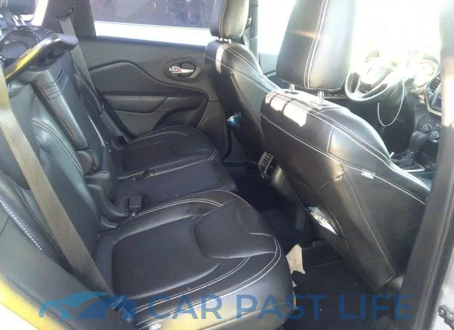 1C4PJLAB4FW631594# 8
