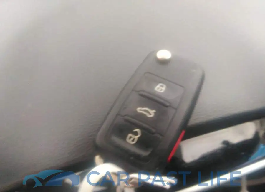 3VWJP7AT5DM689325# 11