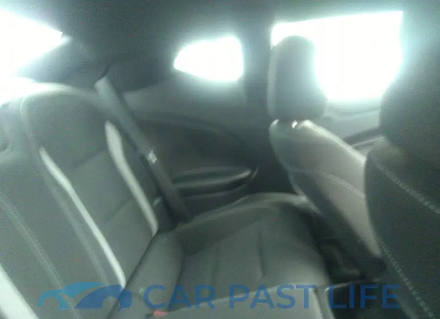 1G1FB1RS4M0101989# 8