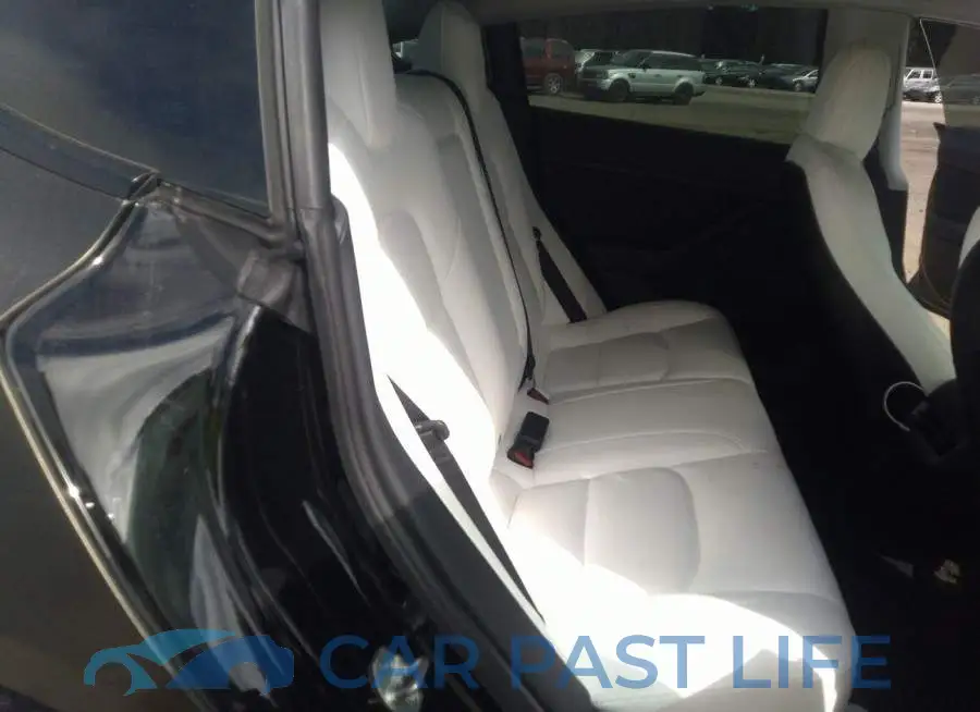 5YJ3E1EB5NF110789# 8
