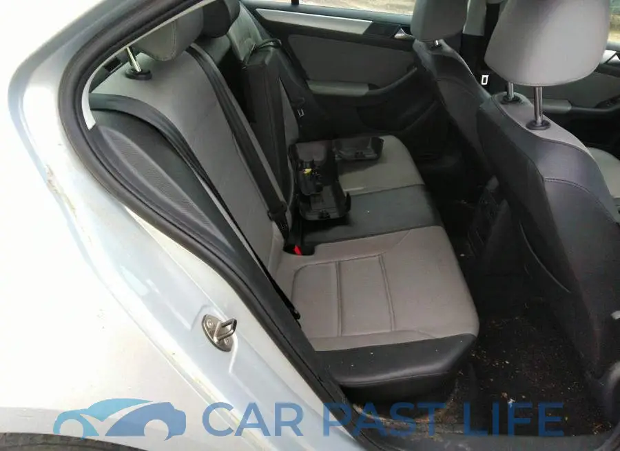 3VW637AJ1DM230874# 8