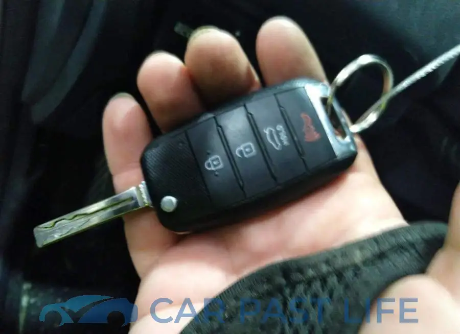 KNADM4A39G6561145# 11
