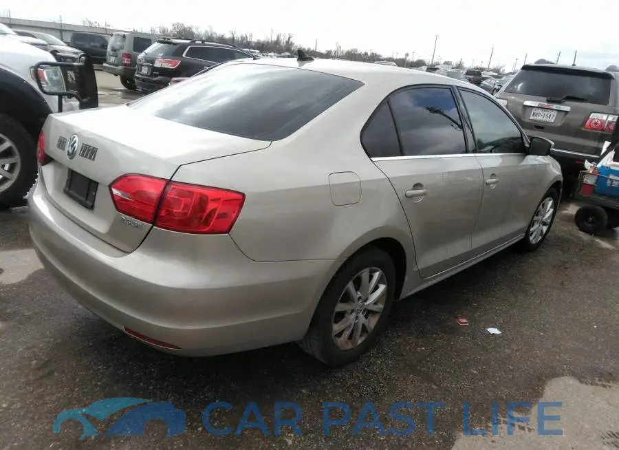 3VWDX7AJ8DM237669# 4