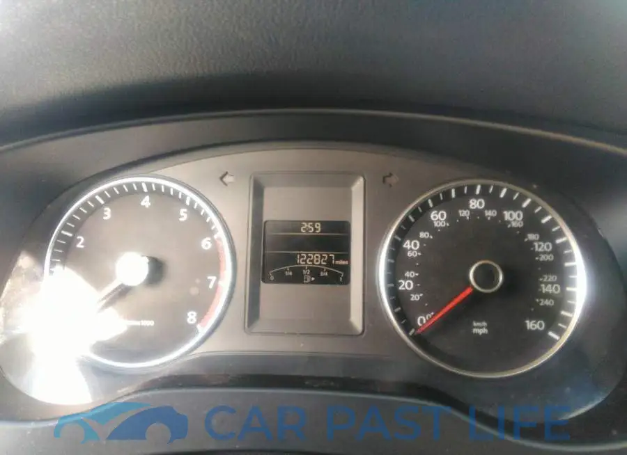 3VWDX7AJ8DM237669# 7