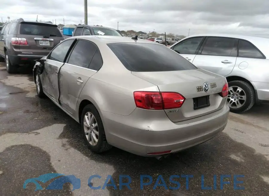 3VWDX7AJ8DM237669# 3