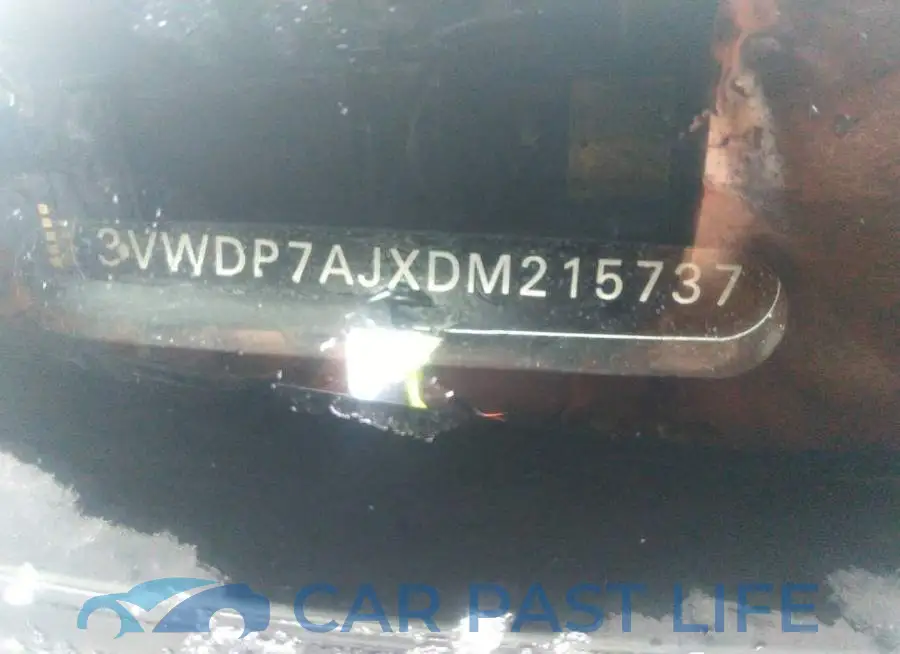 3VWDP7AJXDM215737# 9