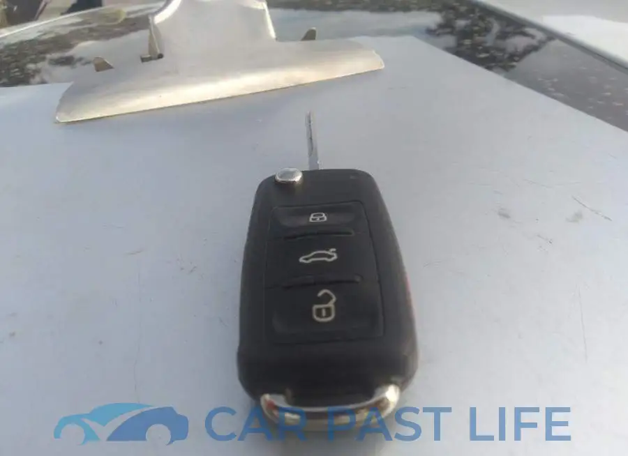 3VW4T7AJ7GM222418# 11