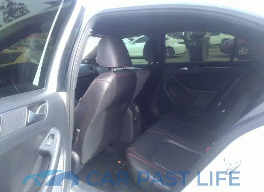 3VW4T7AJ7GM222418# 8