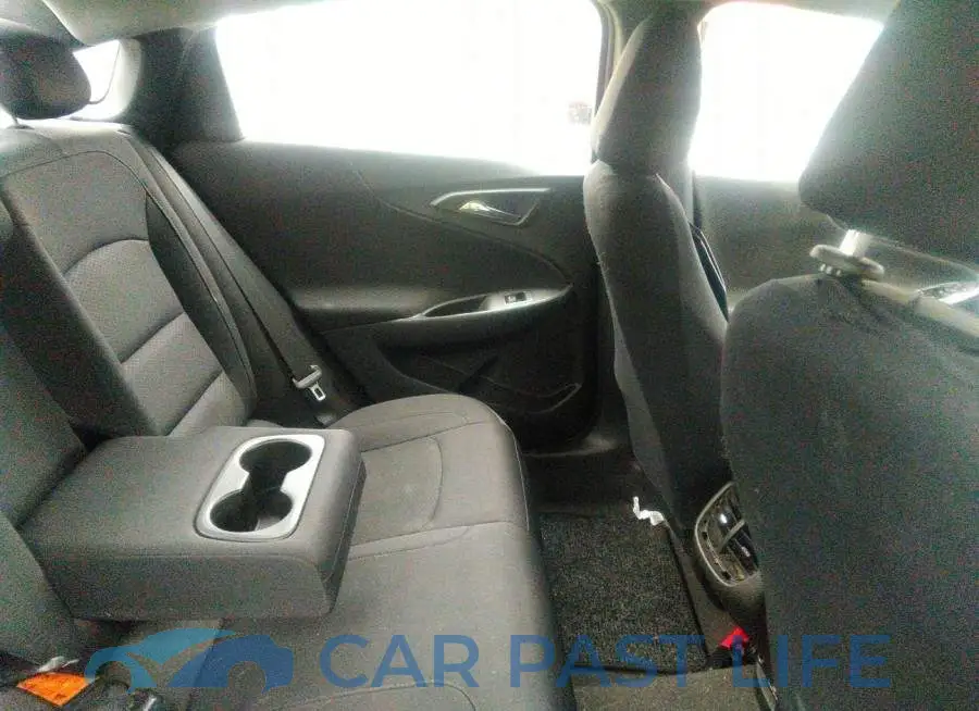 1G1ZD5ST8JF125898# 8