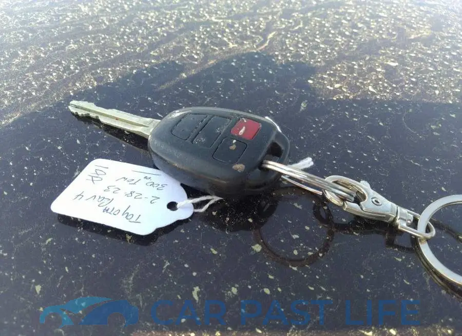 2T3ZFREV2GW305679# 11