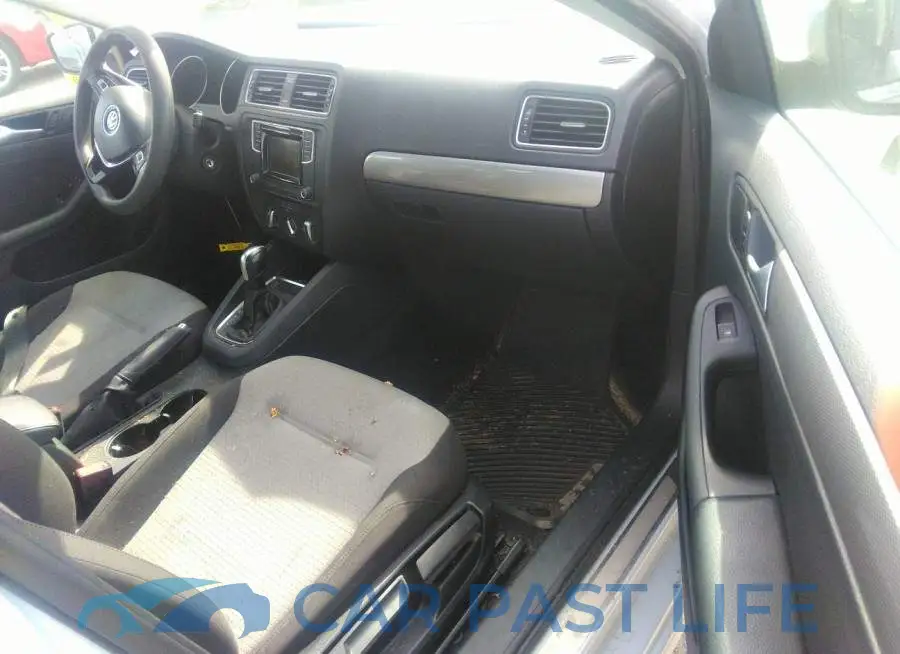 3VW2B7AJ7HM376302# 5