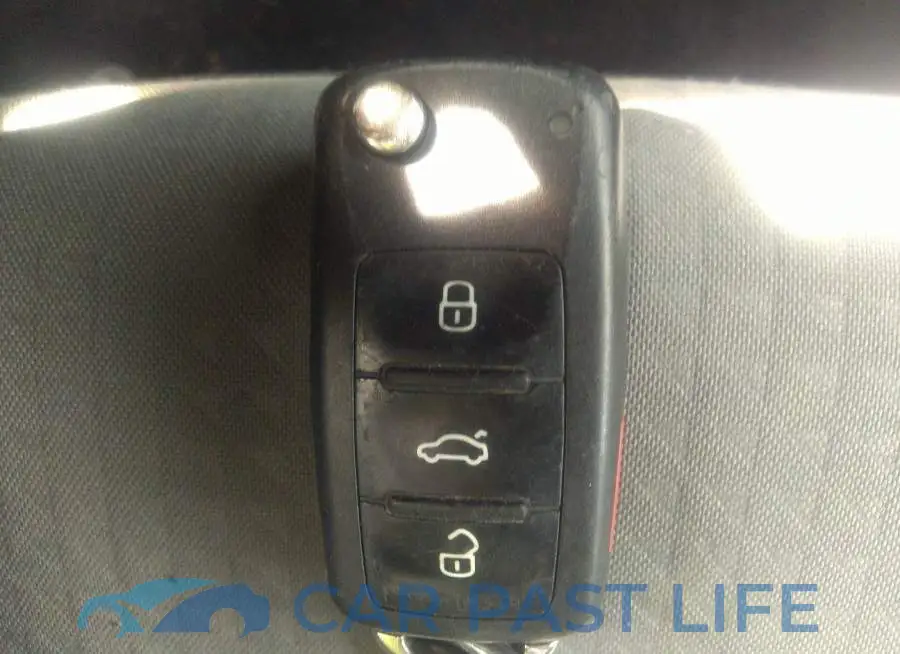 3VW2B7AJ9JM204018# 11