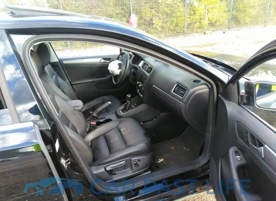 3VW3L7AJ8DM270615# 5