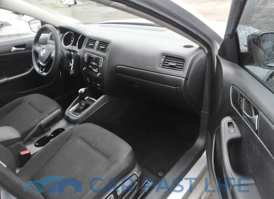 3VW267AJ4GM308784# 5