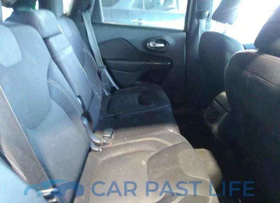 1C4PJLCB1FW683195# 8