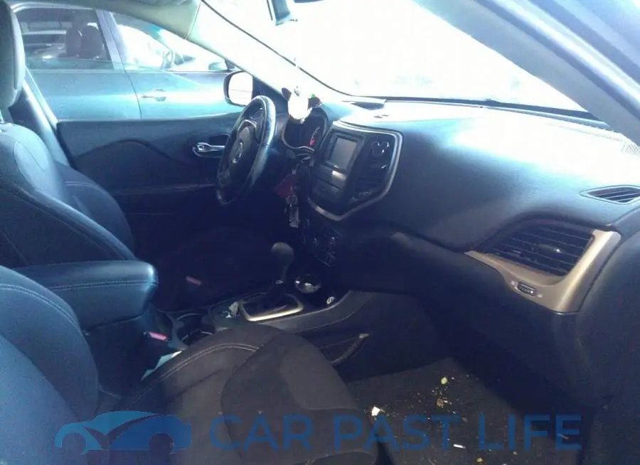 1C4PJLCB1FW683195# 5