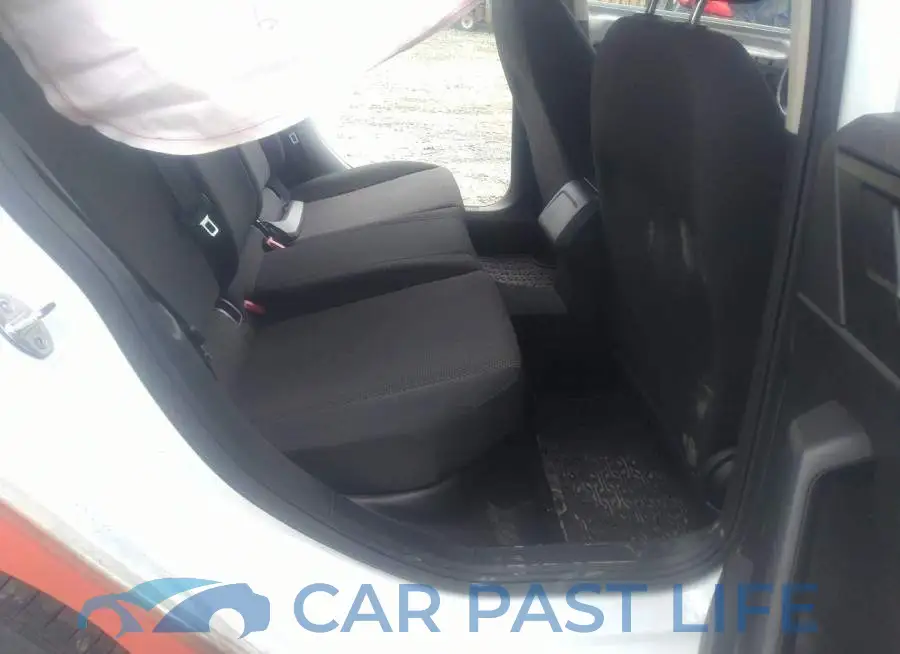 3VWCB7BU5KM252811# 8