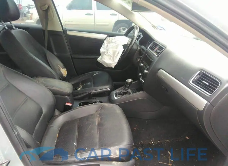 3VWDX7AJ4DM386239# 5