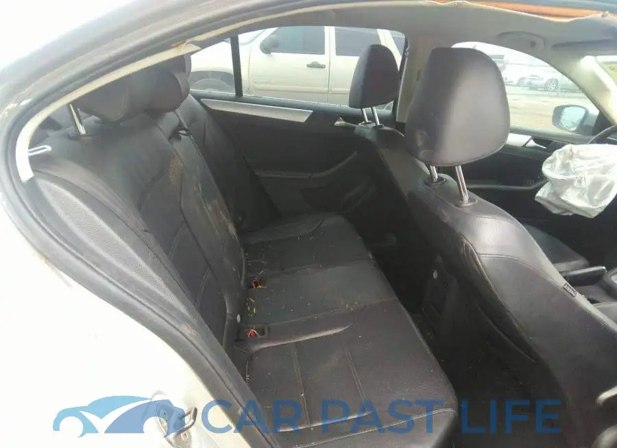 3VWDX7AJ4DM386239# 8